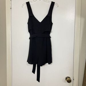 C/MEO collective black vneck sleeveless tie waist romper size XS